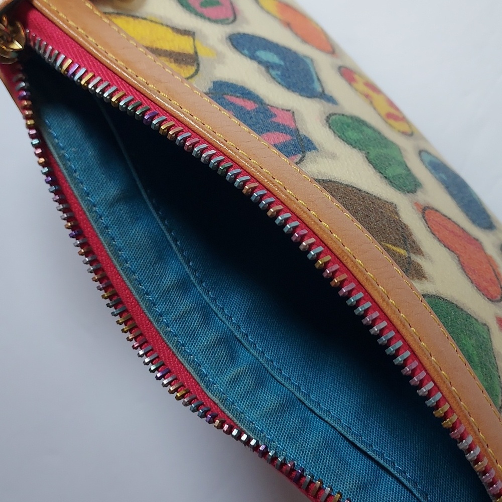 Dooney & Bourke Vintage RAINBOW ZIPPER Wristlet Clutch Heart pattern and fob - Picture 10 of 14